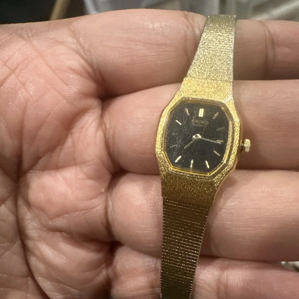 Working VTG SEIKO 1N00-5B29 Gold Tone Quartz 17mm Ladies Watch Big Wrist Fit 7.5